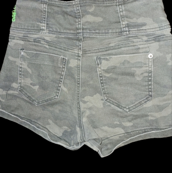 Mudd size 8 high rise cammo - Picture 2 of 3